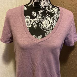 American Eagle v-neck tee